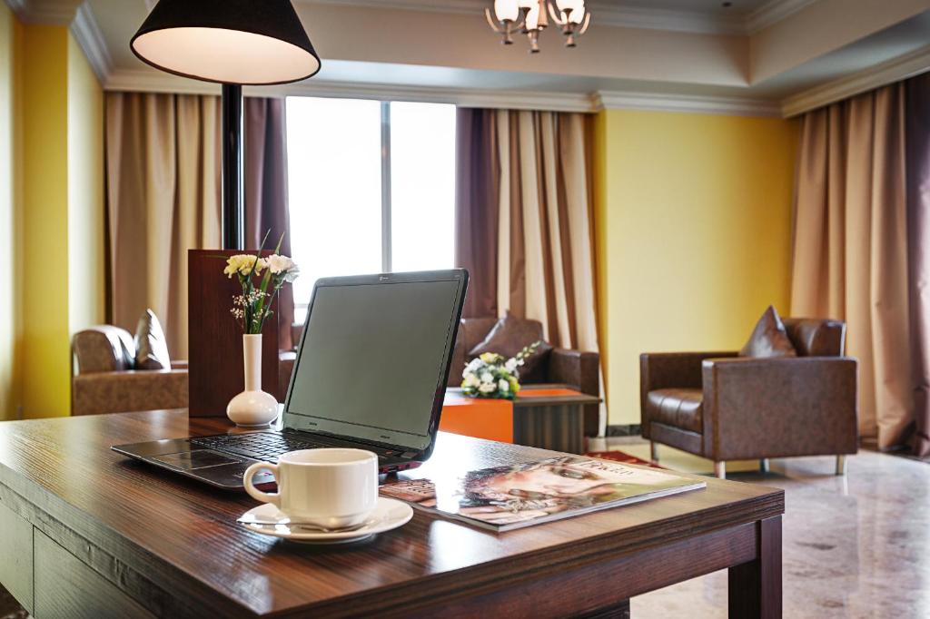 Presidential Suite - Image 5