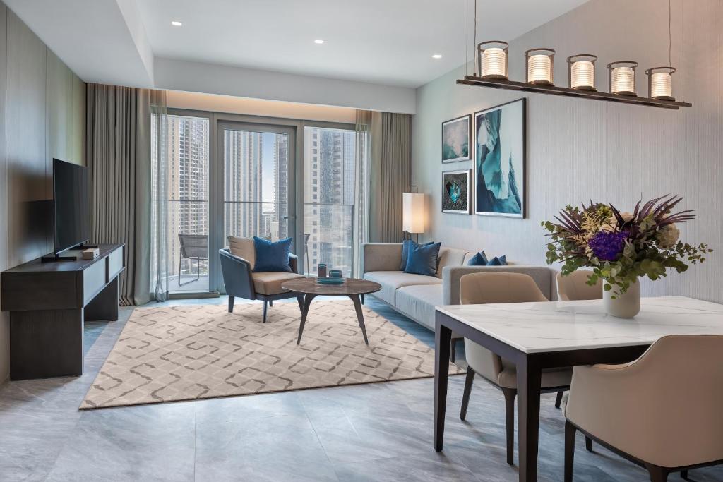 City View Executive Suite with Club Lounge access - Image 2