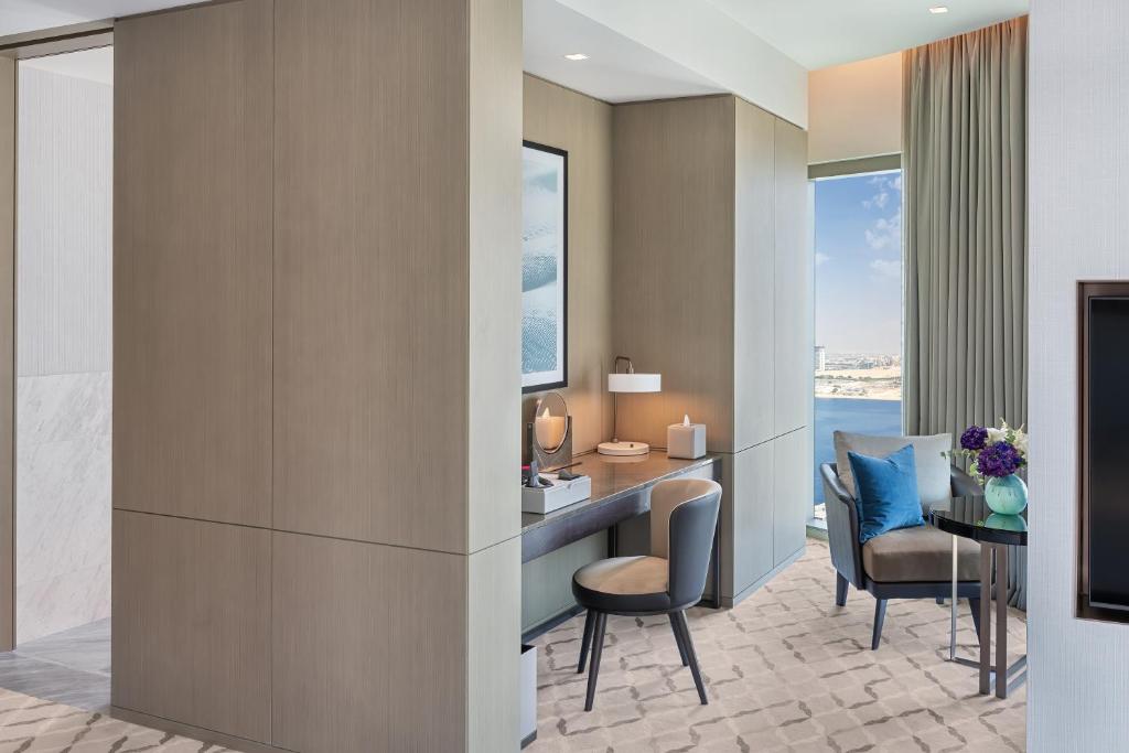 City View Executive Suite with Club Lounge access - Image 5