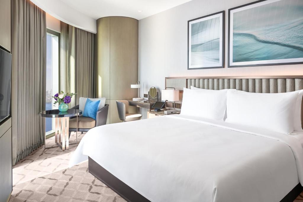 Creek View Deluxe Room King - Image 2