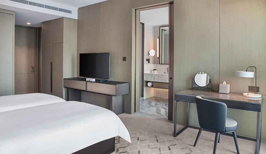 Luxurious Family Stay - Deluxe Interconnecting Rooms - Image 6