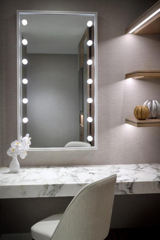 Club Burj Khalifa & Fountain View Room with Balcony and Lounge Access - Image 2