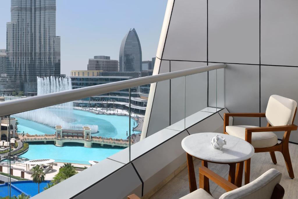 Club Burj Khalifa & Fountain View Room with Balcony and Lounge Access - Image 5