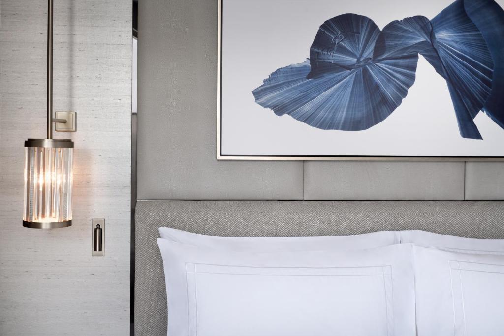 Deluxe Downtown View Room - Image 1