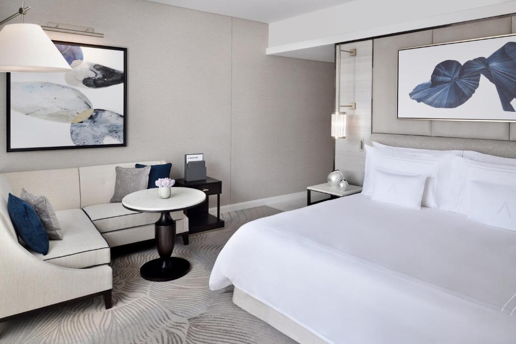 Deluxe Downtown View Room - Image 4