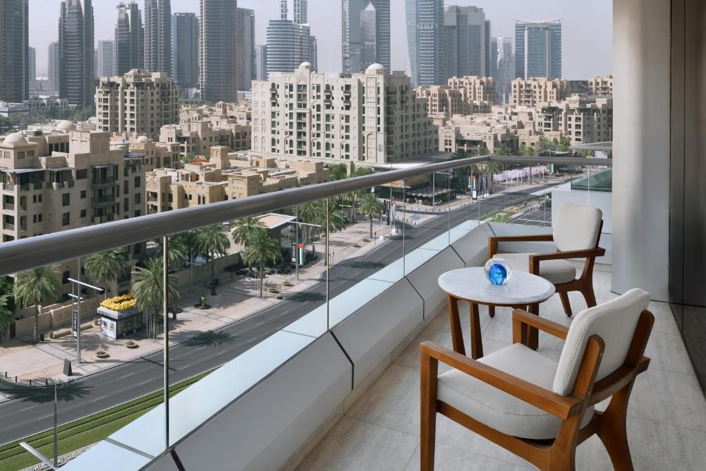 Premier Downtown View Room with Balcony - Image 3