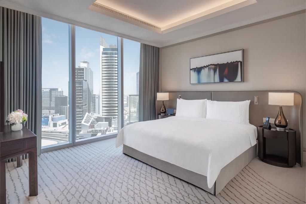 Deluxe Room - City Skyline View - Image 1