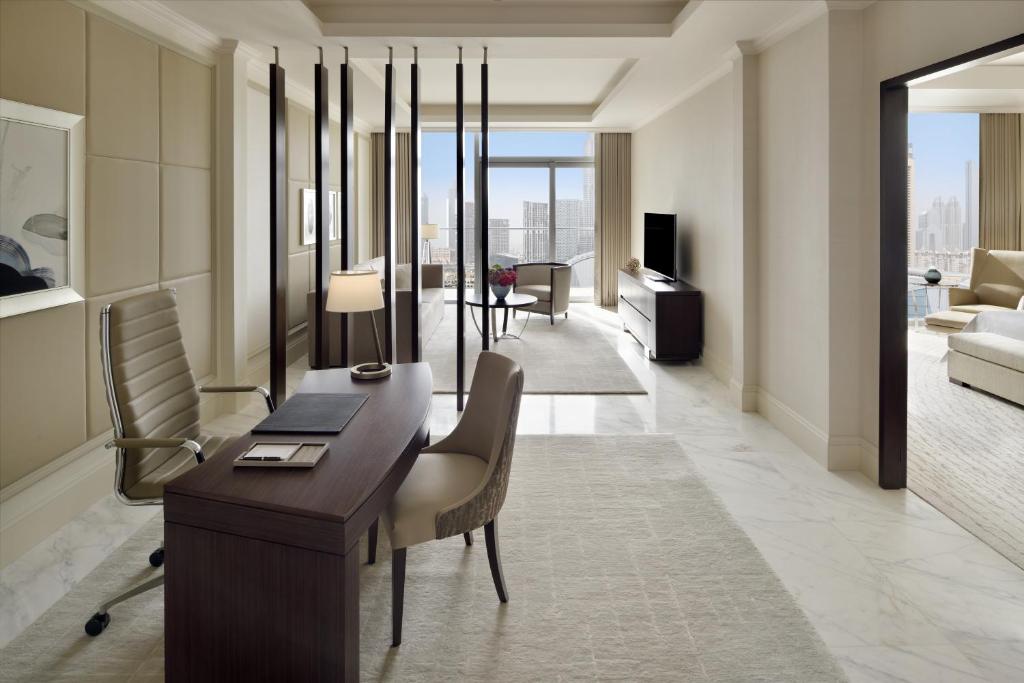 Premier Suite Burj Khalifa and  Fountain View - Image 2