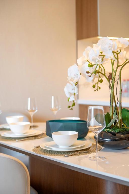 Two-Bedroom Deluxe Apartment with Balcony - Image 12