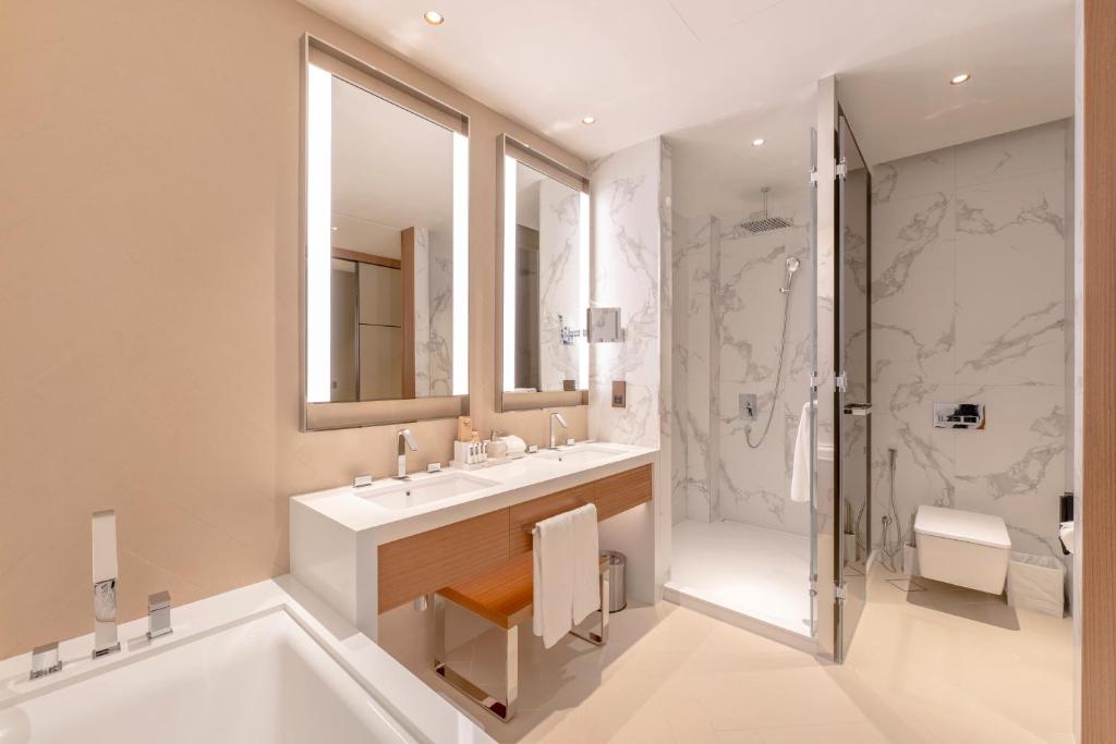 Two-Bedroom Deluxe Apartment with Balcony - Image 14