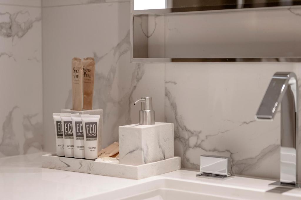 Two-Bedroom Deluxe Apartment with Balcony - Image 16