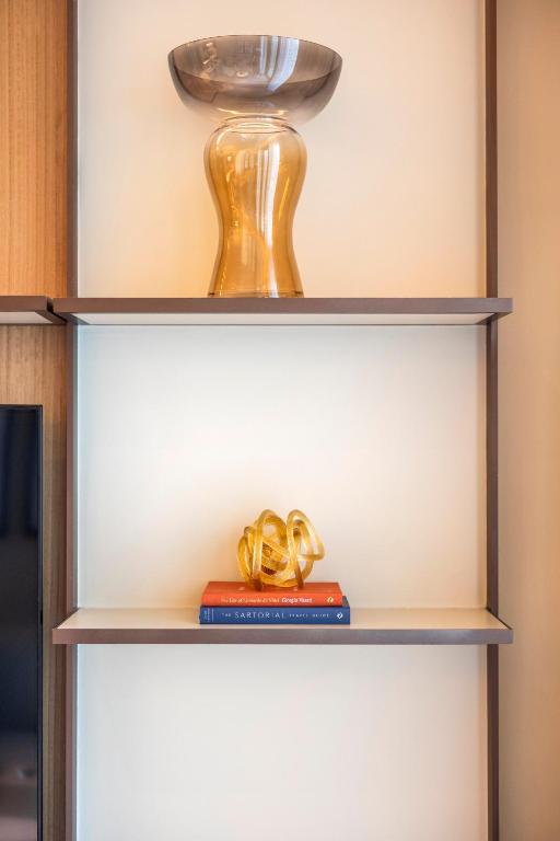 Two-Bedroom Deluxe Apartment with Balcony - Image 23