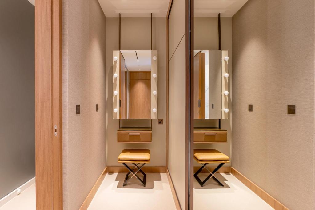 Two-Bedroom Deluxe Apartment with Balcony - Image 26