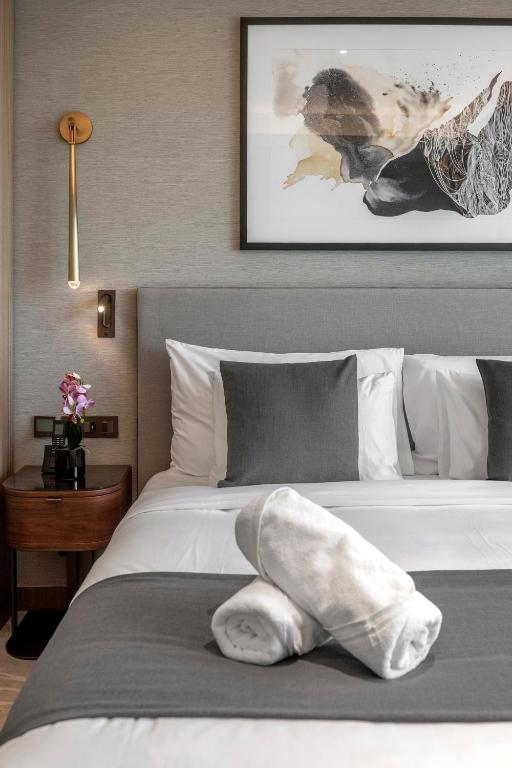 Two-Bedroom Deluxe Apartment with Balcony - Image 33