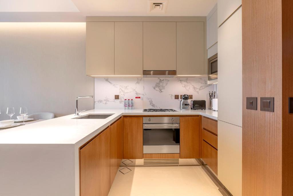 Two-Bedroom Deluxe Apartment with Balcony - Image 7