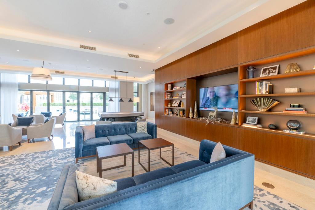 Two-Bedroom Deluxe Apartment with Balcony - Image 9