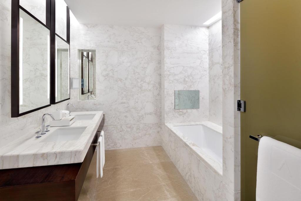 Premier Room - Image 3