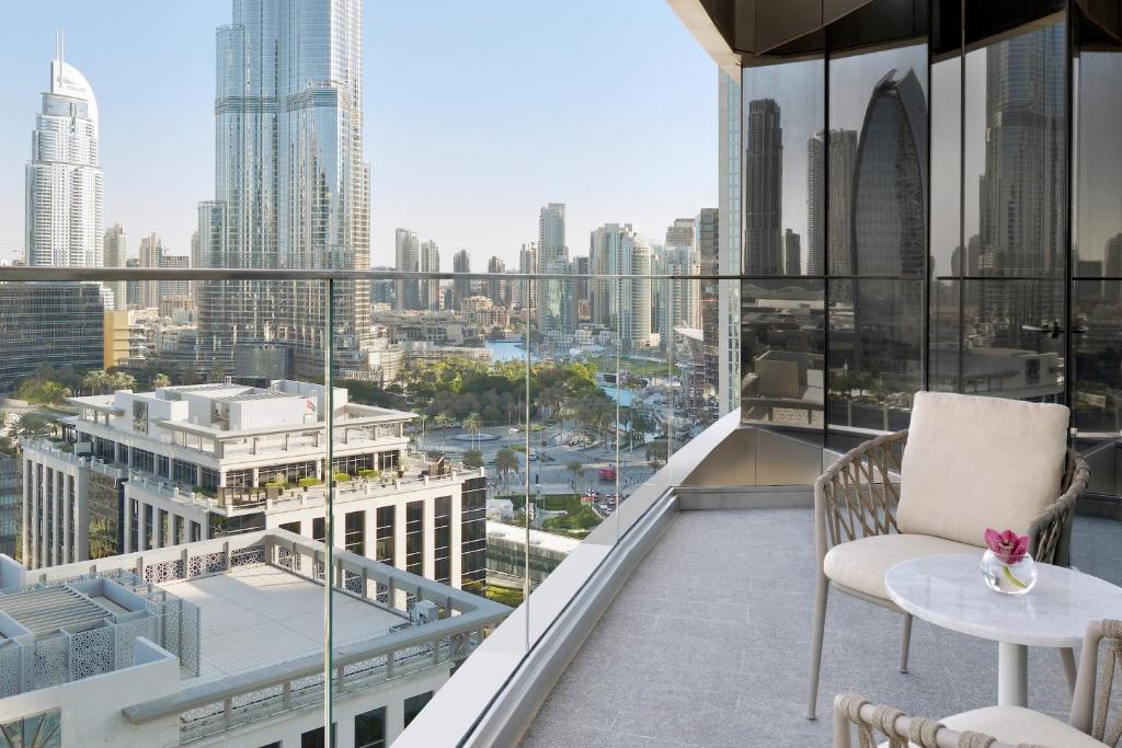 Premier Twin Burj Khalifa View Room - Image 2