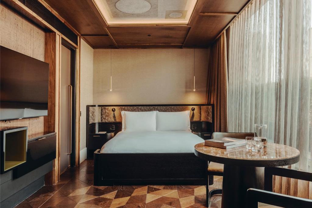 Aethos Room - Image 1