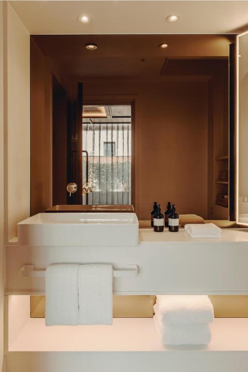 Aethos Room - Image 4