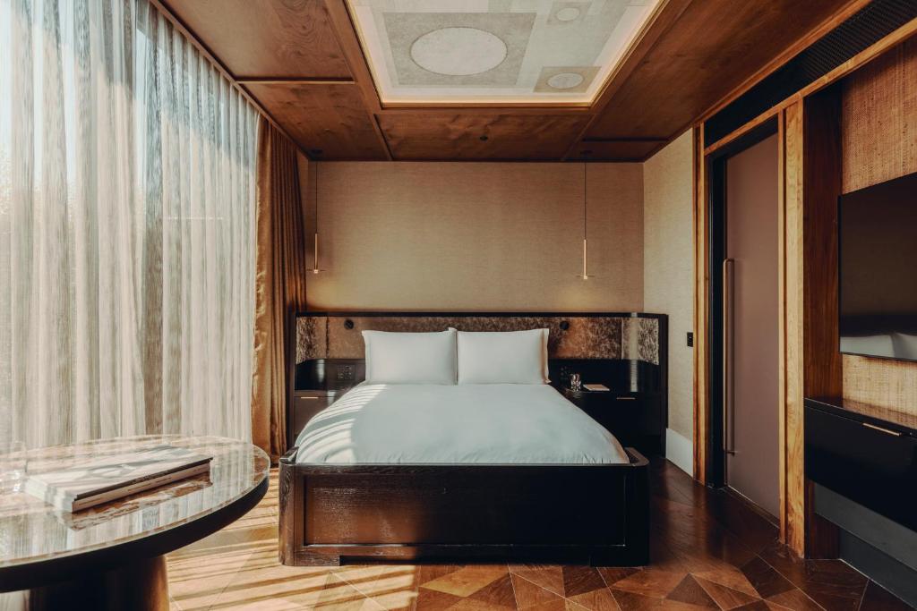 Aethos Skyline Room - Image 1