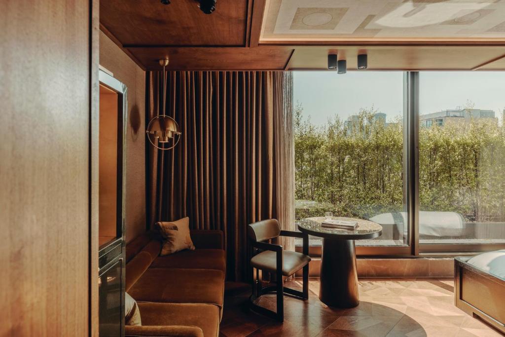 Aethos Skyline Room - Image 2