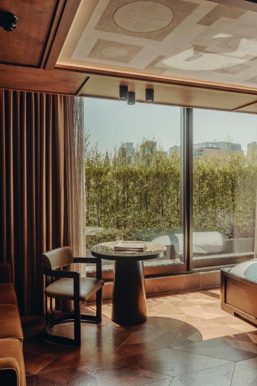 Aethos Skyline Room - Image 3