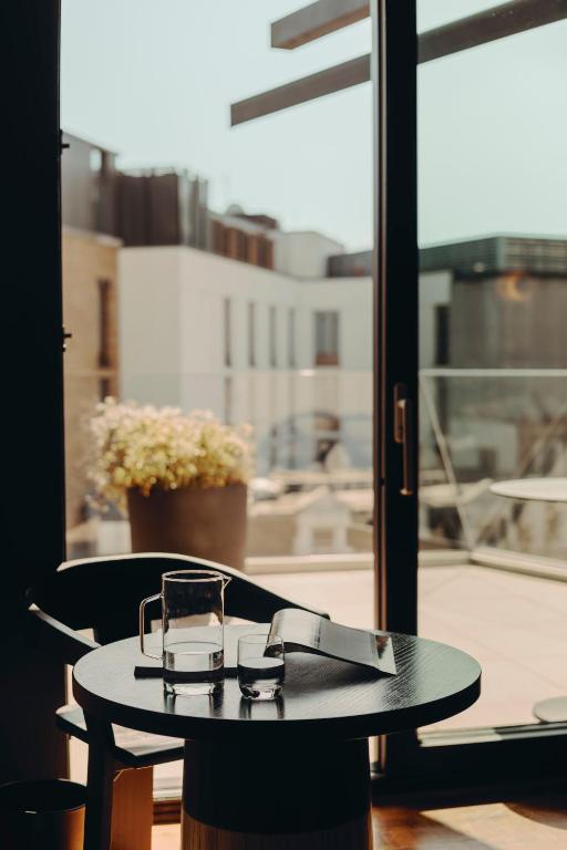 London Balcony Suite - Image 3