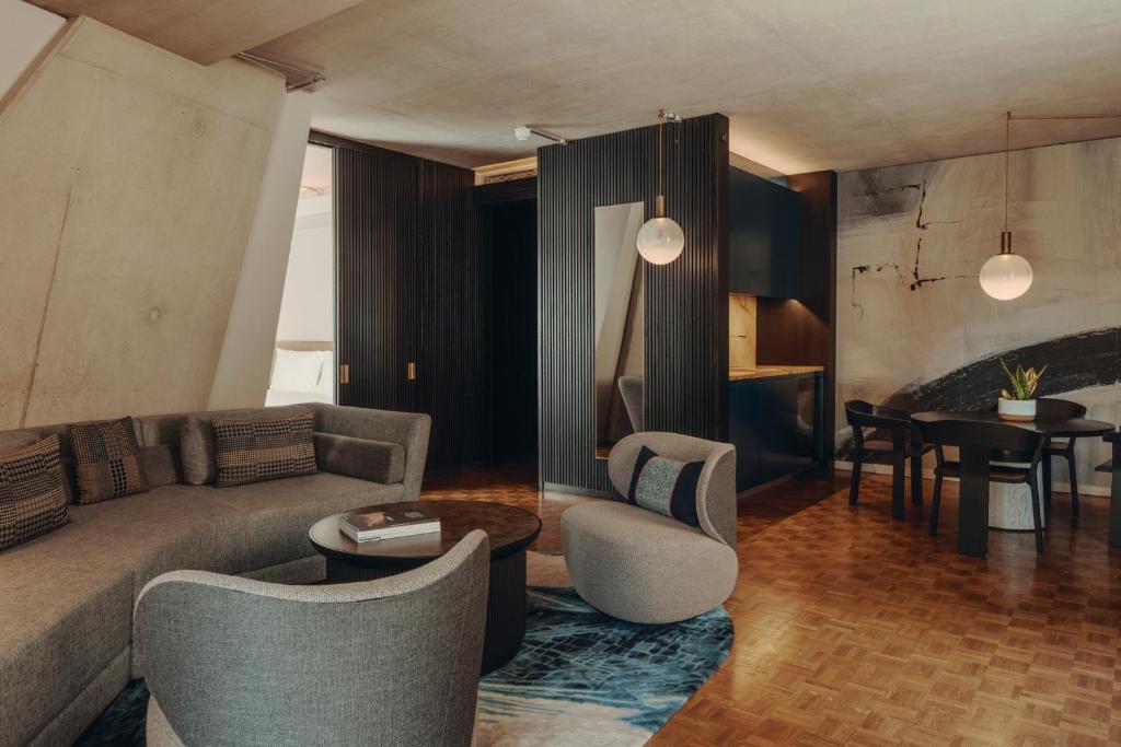 Shoreditch Balcony Suite - Image 1