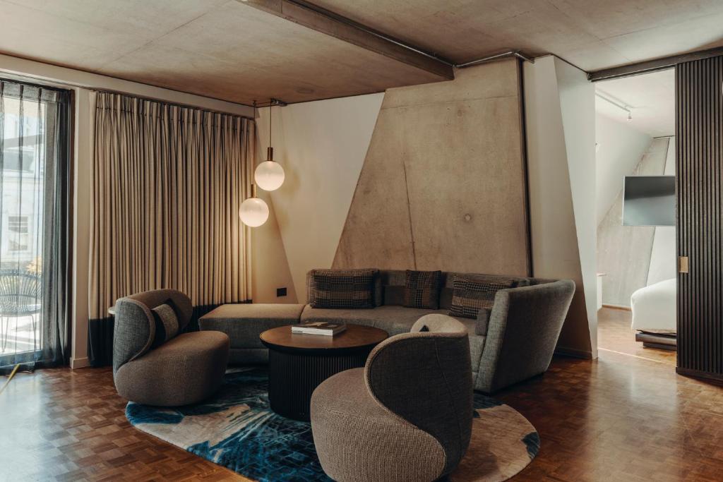Shoreditch Balcony Suite - Image 2