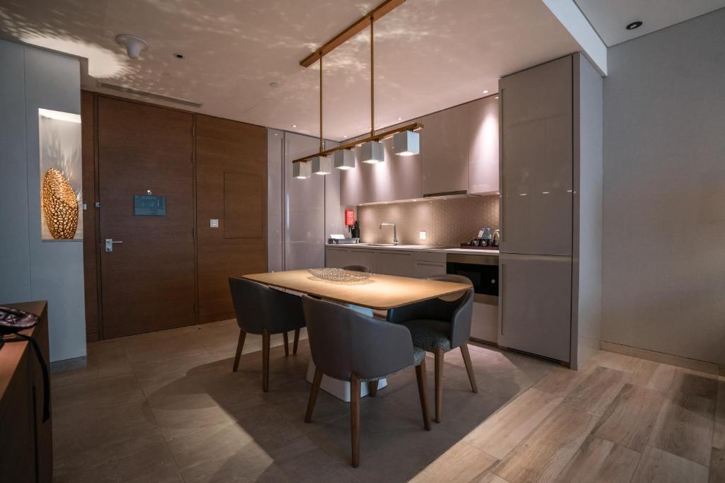City View One Bedroom Apartment - Image 6