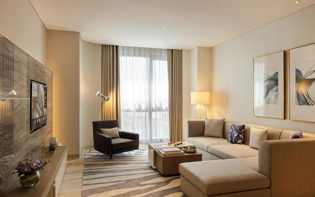 Creek View One Bedroom Apartment - Image 2