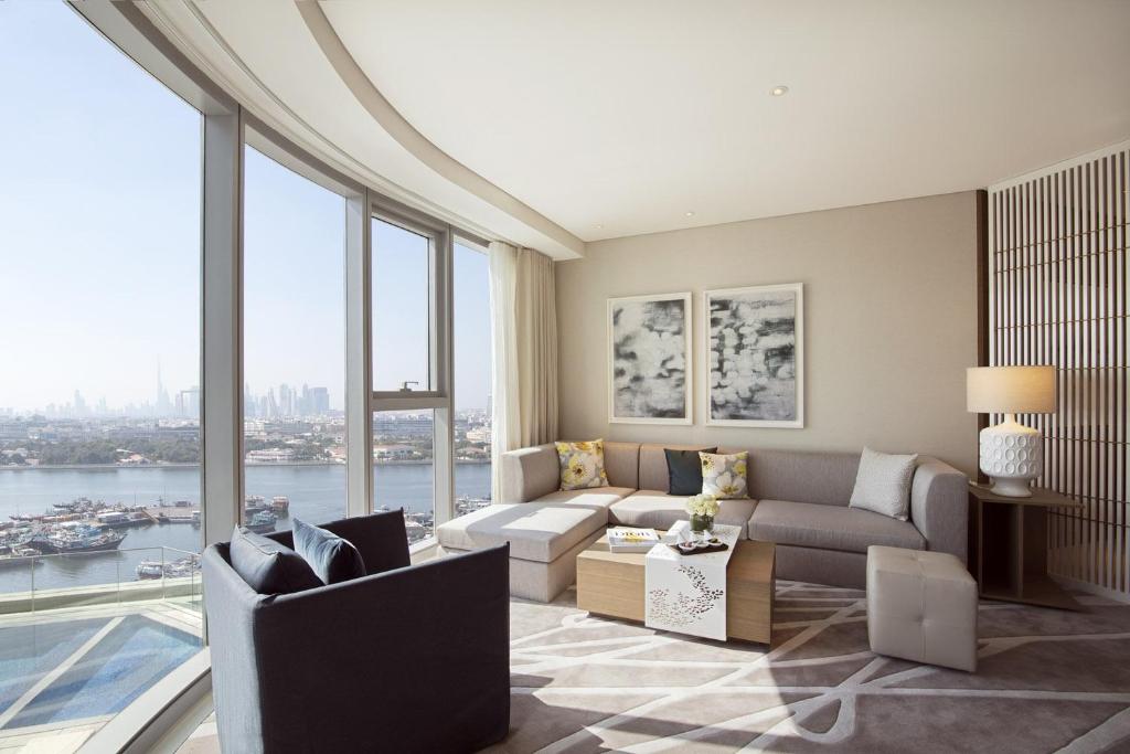 One Bedroom Suite with Lounge Access - Image 1