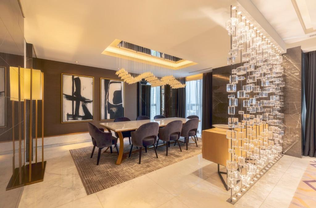 Royal Suite - Image 12