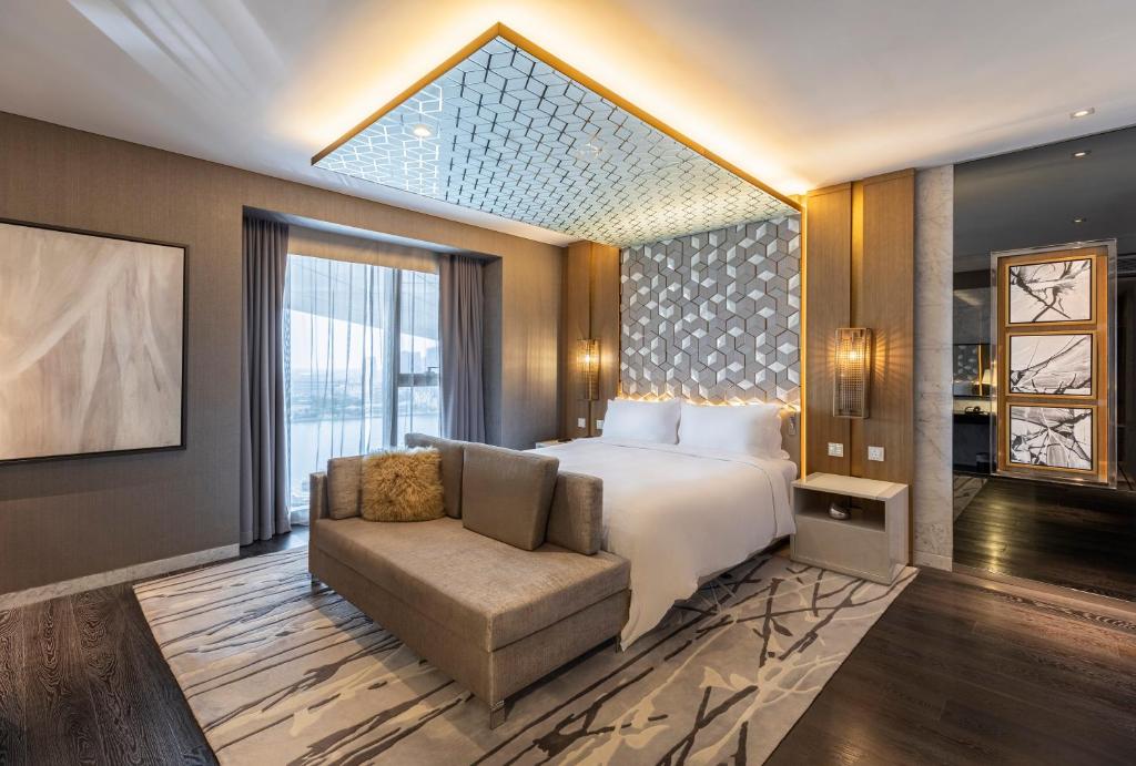 Royal Suite - Image 13