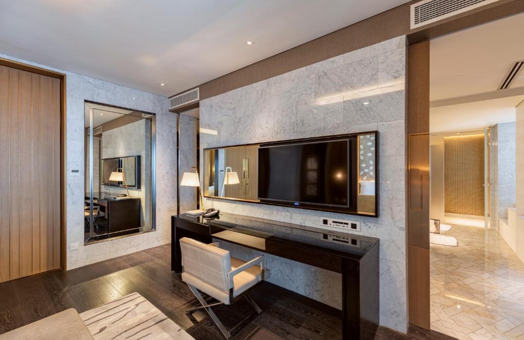 Royal Suite - Image 14