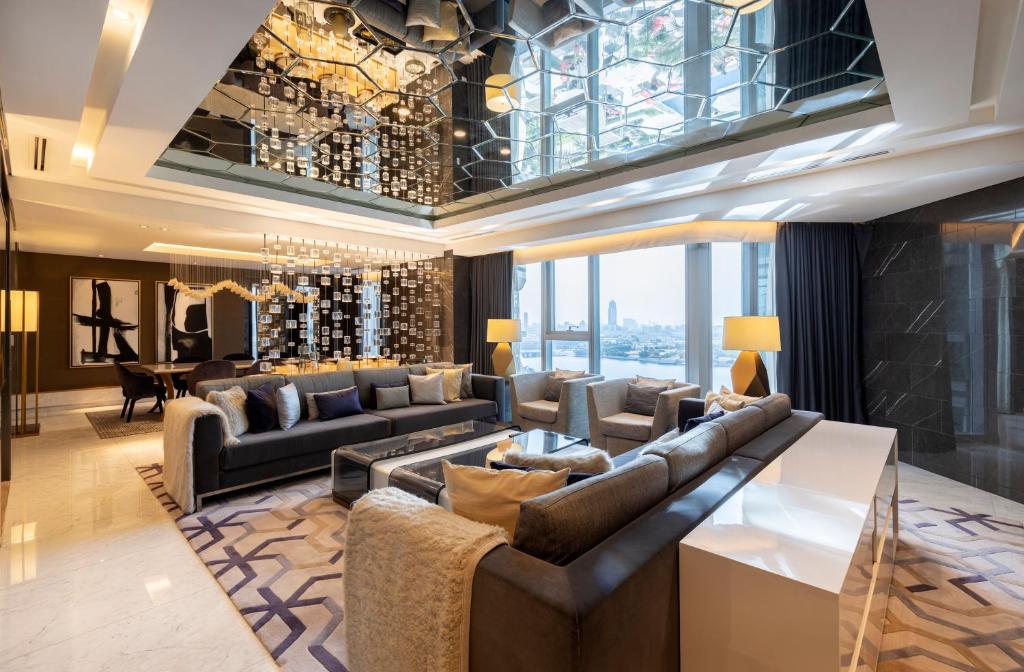 Royal Suite - Image 17