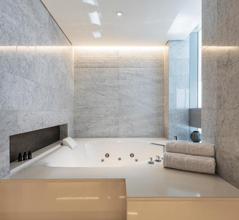 Royal Suite - Image 3