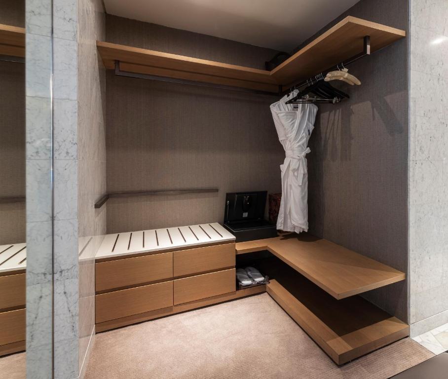 Royal Suite - Image 4