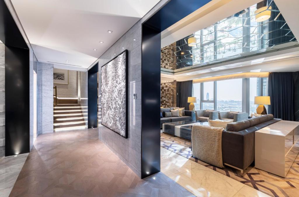 Royal Suite - Image 8