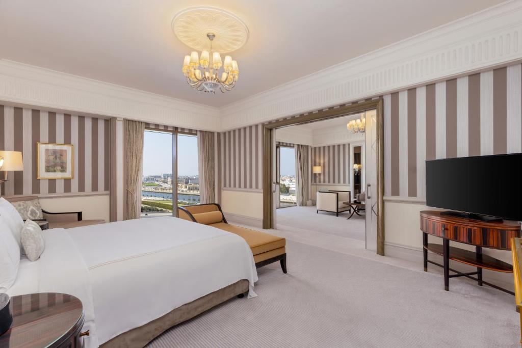 Ambassador King Suite - Image 2