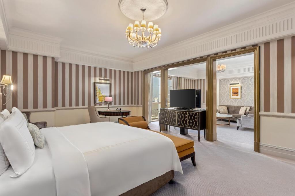 Diplomate Suite - Image 3