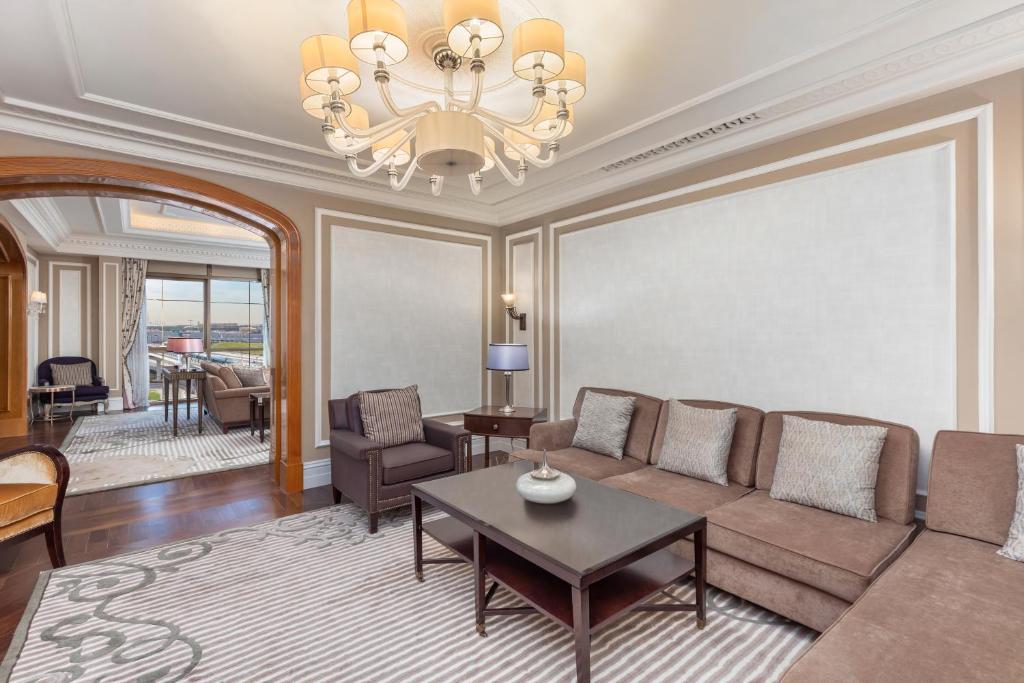 Grand Suite - Image 11