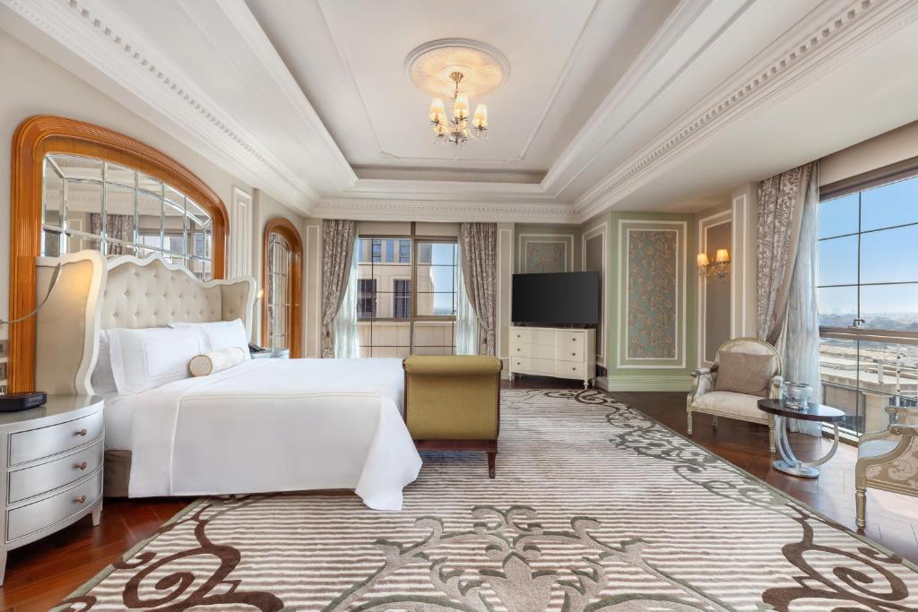 Grand Suite - Image 13