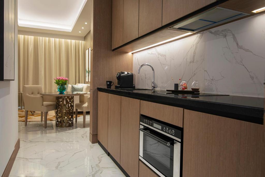 Family Interconnecting Rooms - City View - Image 4