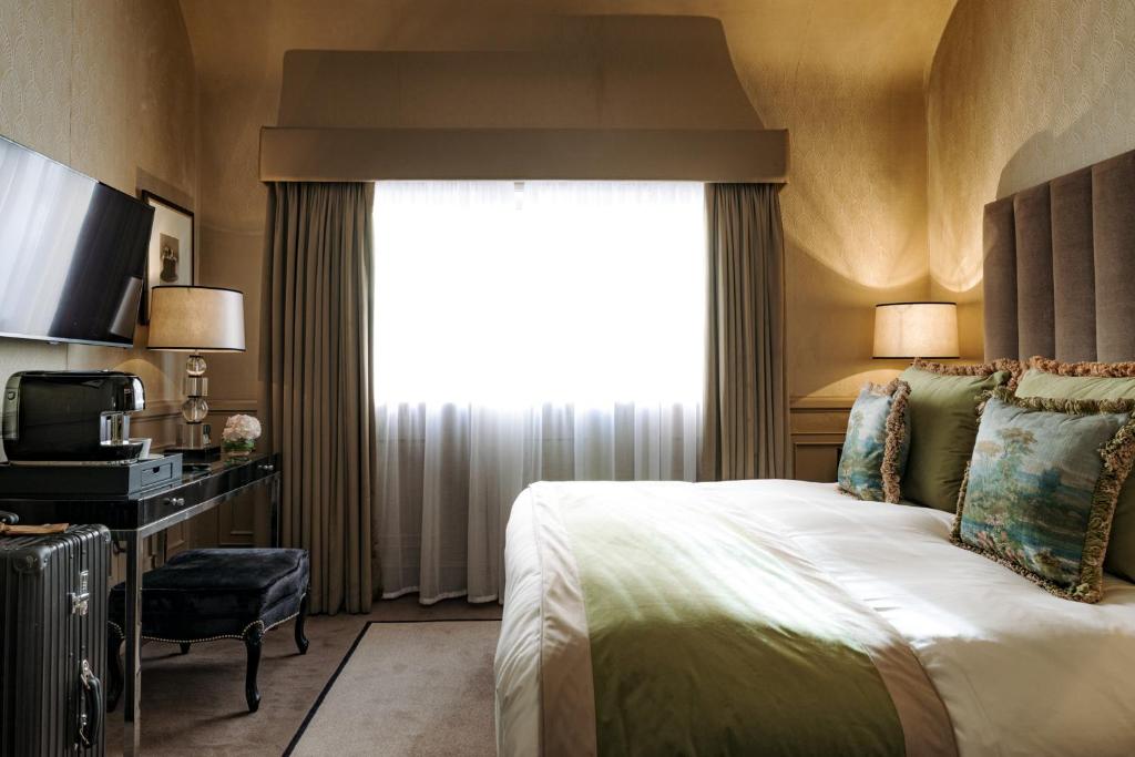 Deluxe King Suite - Image 2