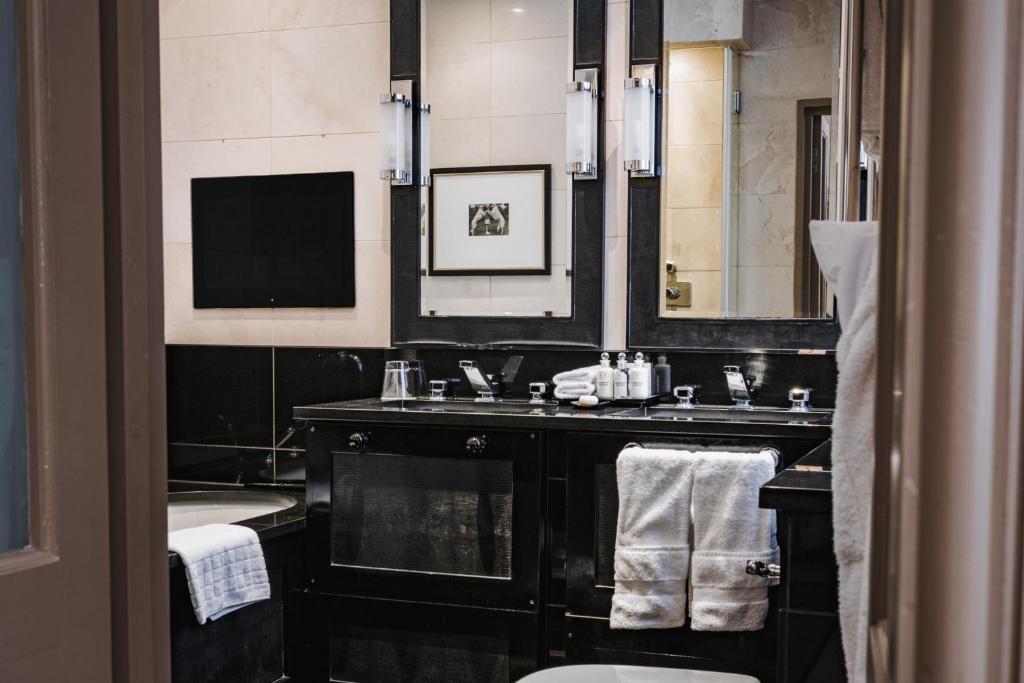 Deluxe King Suite - Image 4