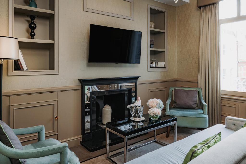 Deluxe King Suite - Image 5
