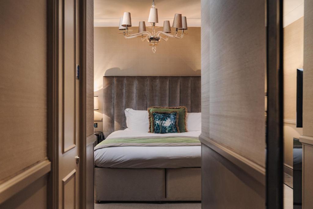 Deluxe Room - Image 2