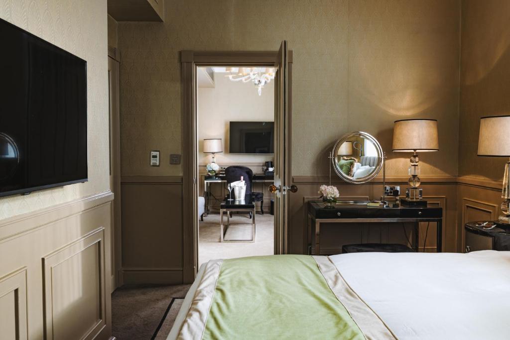 Junior Suite - Image 1